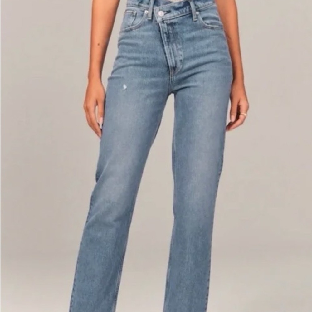 Abercrombie & Fitch Women's 90’s Straight Leg High Rise Crossover Jeans